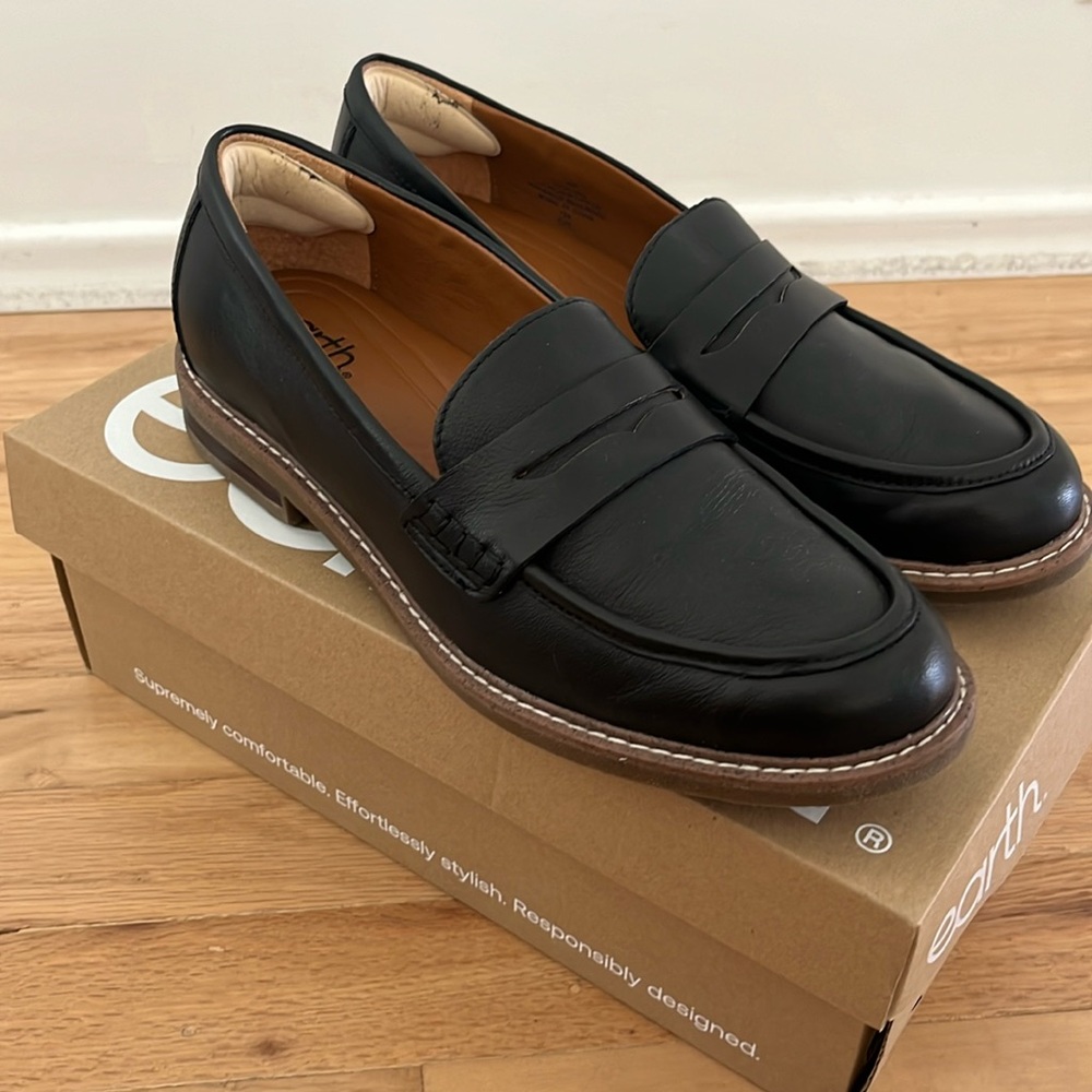 NWOT Earth Java Black Leather Loafers Size 9m
